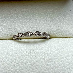 Michael hill 10k white gold twist ring